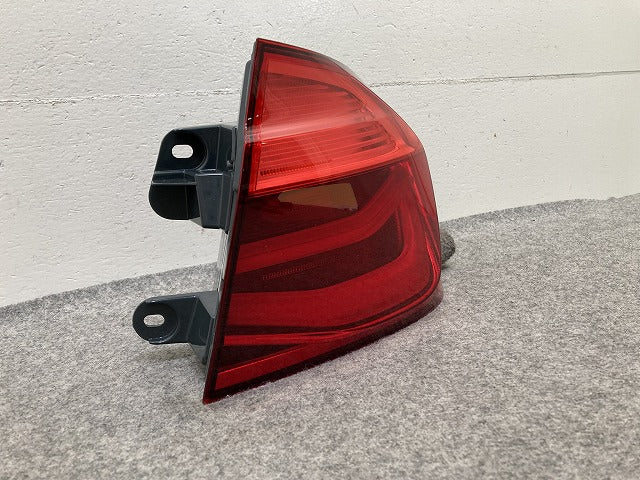 新品!3シリーズ F30  純正 右 テールランプ/ライト/レンズ LED RH 2SD 012 147 BMW(151271)