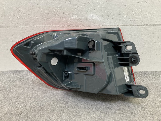 新品!3シリーズ F30  純正 右 テールランプ/ライト/レンズ LED RH 2SD 012 147 BMW(151271)