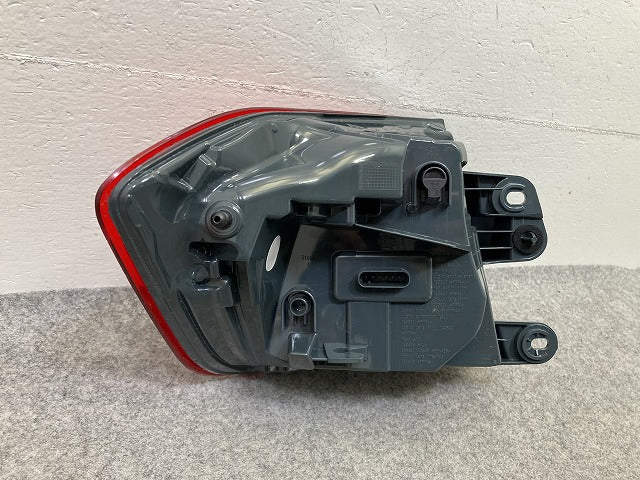 新品!3シリーズ F30  純正 右 テールランプ/ライト/レンズ LED RH 2SD 012 147 BMW(151271)