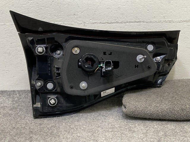 ヤリスクロス MXPB10/MXPB15/MXPJ10/MXPJ15 純正 右 テールランプ/ライト/レンズ LED 刻印V2 RH ICHIKOH 52-332 トヨタ(151278)