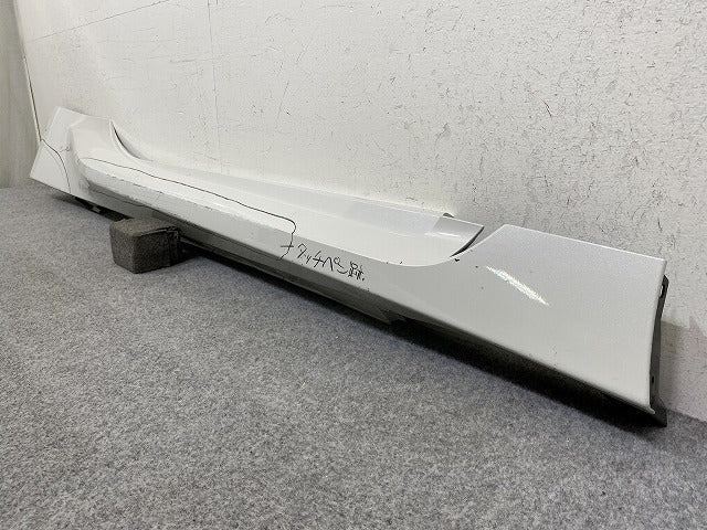 BRZ ZD8 GR86 ZN8 純正 右 サイドステップ/サイドスカート RH C190100410 クリスタルホワイトパール K1X スバル(151368)