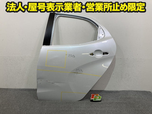 ヤリス KSP210/MXPA10/MXPA15 純正 左 リア ドア スーパーホワイトII 040 トヨタ(151382)