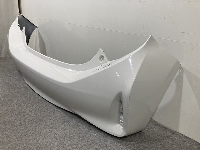 アクア/AQUA NHP10 純正 後期 リア バンパー Rバンパー 52159-52880/890/A40/A50 スーパーホワイトII 040 トヨタ(151404)