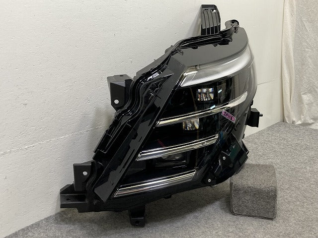 セレナ C28/NC28/FC28/GC28/GFC28 純正 左 ヘッドライト/ランプ レベライザーLED 刻印E LH KOITO 100-2379Y 日産(151411)