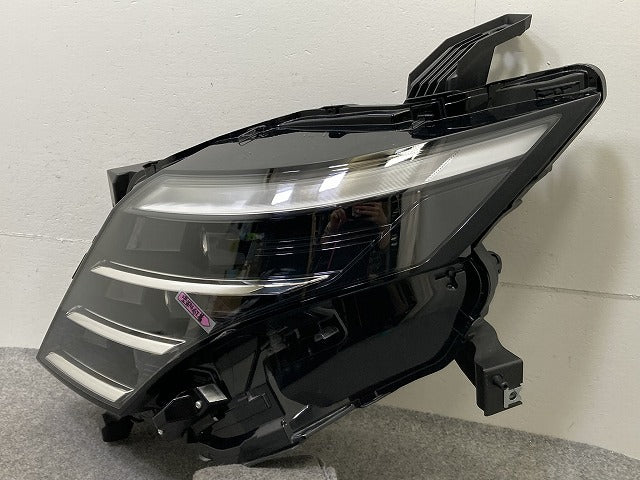 セレナ C28/NC28/FC28/GC28/GFC28 純正 左 ヘッドライト/ランプ レベライザーLED 刻印E LH KOITO 100-2379Y 日産(151411)