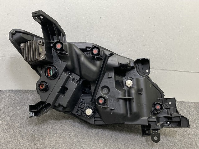 セレナ C28/NC28/FC28/GC28/GFC28 純正 左 ヘッドライト/ランプ レベライザーLED 刻印E LH KOITO 100-2379Y 日産(151411)