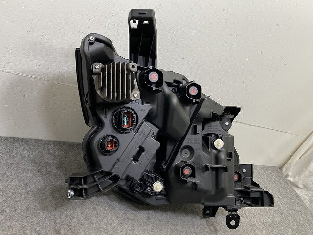 セレナ C28/NC28/FC28/GC28/GFC28 純正 左 ヘッドライト/ランプ レベライザーLED 刻印E LH KOITO 100-2379Y 日産(151411)
