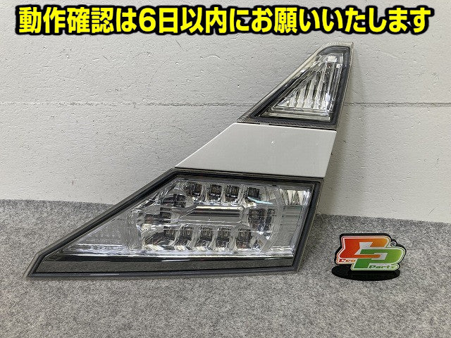 ヴェルファイア 20系/ANH20W/GGH20W/ANH25W/GGH25W 純正 右 テールランプ/ライト/レンズ LED KOITO 58-35 ホワイト 070 トヨタ(151412)