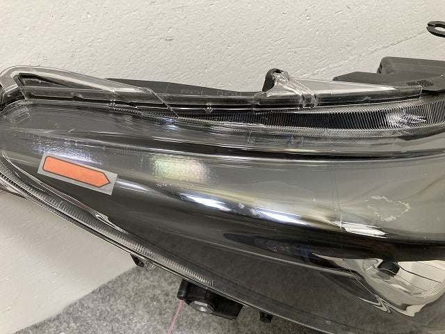 カローラ ツーリング 210系/NRE210W/ZRE212W/MZEA17W/MZEA12W 純正 右 ヘッドライト/ランプ LED 刻印U RH KOITO 12-633 トヨタ(151414)