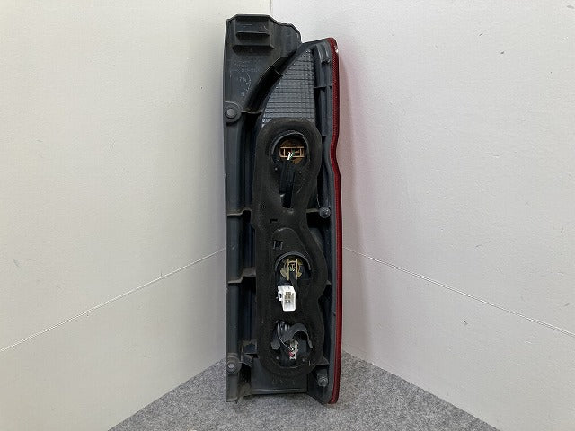 ハイエース 200系/1型/2型/3型 純正 前期 左 テールランプ/ライト/レンズ ハロゲン LH KOITO 26-120 トヨタ(151420)