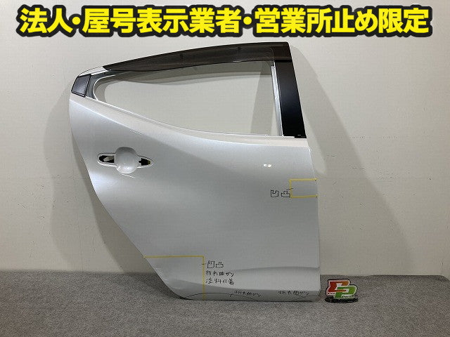 アクア/AQUA MXPK10/MXPK11/MXPK15/MXPK16 純正 右 リア ドア バイザー付 RH プラチナホワイトパールマイカ 089 トヨタ(151436)