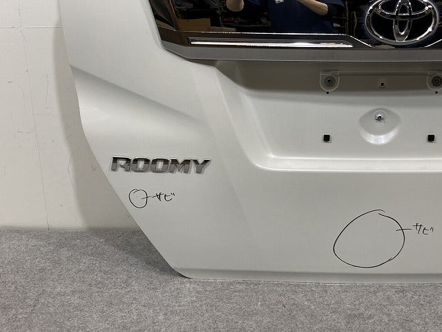 ルーミー M900A/M910A 純正 リアゲート/バックドア/リアハッチ 内張り付 67149-B1170 パールホワイトIII W24 トヨタ(151438)