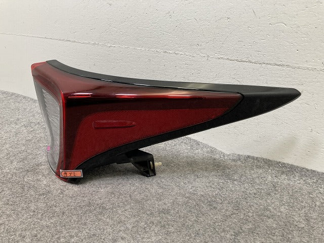 プリウス 50系/ZVW50/ZVW51/ZVW55 純正 後期 右 テールランプ/ライト/レンズ ハロゲン RH ICHIKOH 47-111 トヨタ(151447)