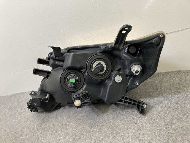 ジャンク!ランドクルーザー/ランクル TRJ150W 純正 中期 右 ヘッドライト/ランプ ハロゲン レベライザー 刻印P RH KOITO 60-201(151449)