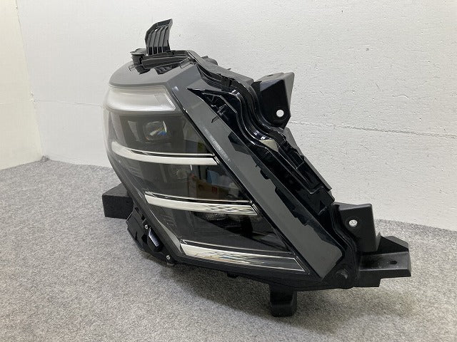 セレナ C28/GC28/FC28/GFC28 純正 前期 右 ヘッドライト/ランプ LED レベライザー 刻印E RH KOITO 100-2379Y 日産(151450)
