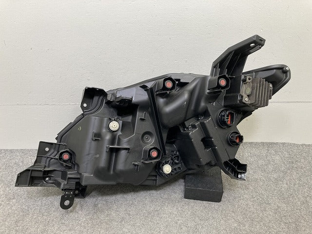 セレナ C28/GC28/FC28/GFC28 純正 前期 右 ヘッドライト/ランプ LED レベライザー 刻印E RH KOITO 100-2379Y 日産(151450)