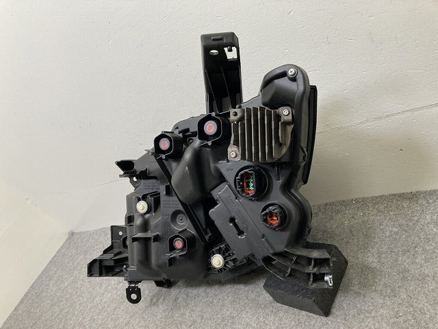 セレナ C28/GC28/FC28/GFC28 純正 前期 右 ヘッドライト/ランプ LED レベライザー 刻印E RH KOITO 100-2379Y 日産(151450)