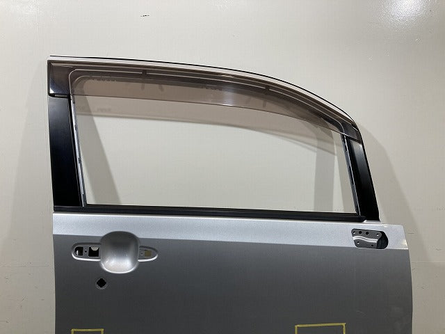 ムーヴ LA150S 純正 右 フロント ドア バイザー付 ブライトシルバーメタリック S28 ダイハツ(151475)