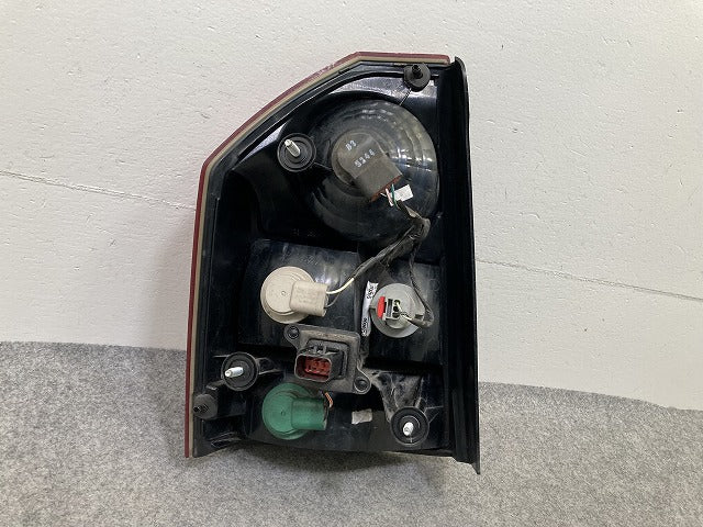 300C 2004-2010 純正 右 テールランプ/ライト/レンズ ハロゲン RH A001 58622 E レッド ソリッド クライスラー(151499)