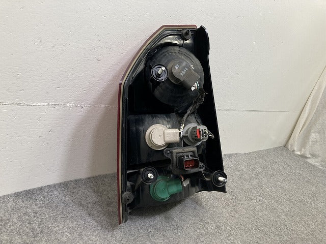 300C 2004-2010 純正 右 テールランプ/ライト/レンズ ハロゲン RH A001 58622 E レッド ソリッド クライスラー(151499)