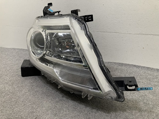 セレナ ハイウェイスター C25/NC25/CC25/CNC25 純正 後期 右 ヘッドライト/ランプ レベライザー HID KOITO 100-24921 26025-1GK5A(151501)