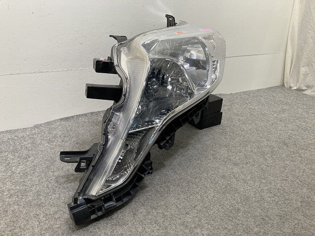 ランドクルーザー/ランクル 150系 TRJ150W 純正 中期 左 ヘッドライト/ランプ レベライザーハロゲン 刻印P LH KOITO 60-201 トヨタ(151506)