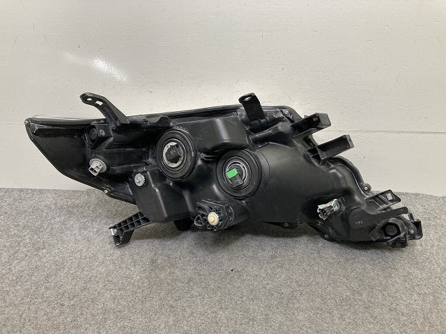 ランドクルーザー/ランクル 150系 TRJ150W 純正 中期 左 ヘッドライト/ランプ レベライザーハロゲン 刻印P LH KOITO 60-201 トヨタ(151506)
