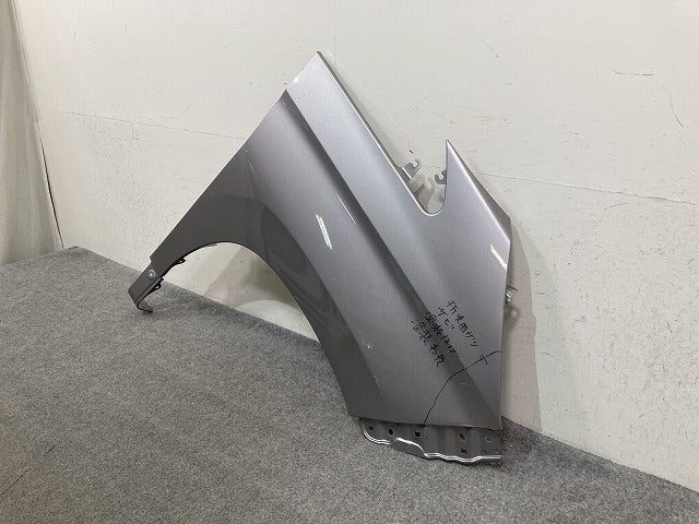 ノア NOAH 90系/MZRA90W/MZRA95W/ZWR90W/ZWR95W 純正 右 フロント フェンダー RH メタルストリームメタリック 1K0 トヨタ(151520)