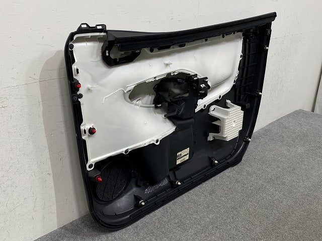 ヤリス GXPA16 純正 左 フロント ドアトリム 内張り LH 67612-X1V35 素地 トヨタ(151524)