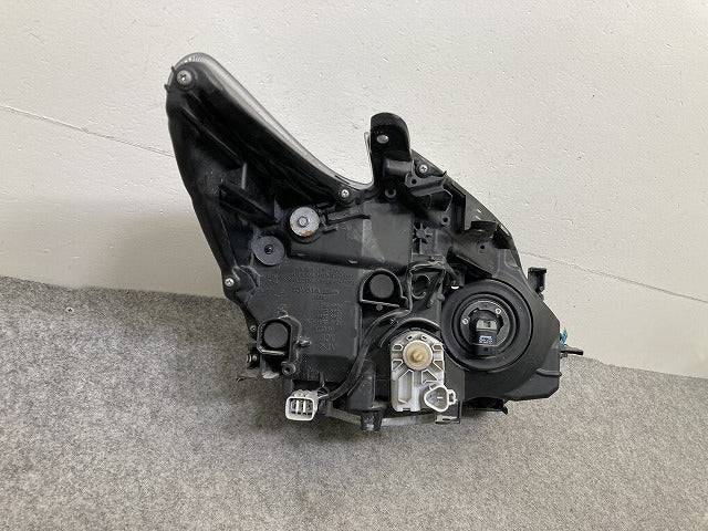 プリウス 30系/ZVW30 純正 前期 左 ヘッドライト/ランプ LED レベライザー 刻印二 KOITO 47-30 トヨタ(151558)