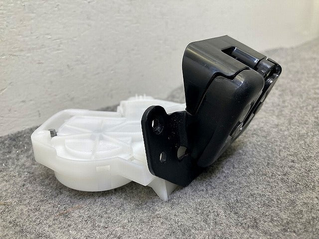 ヴォクシー VOXY 80系 ZRR80W/ZRR85W ZRR80G/ZRR85G 純正 リア ゲート ラッチ テールゲート トヨタ(151562)