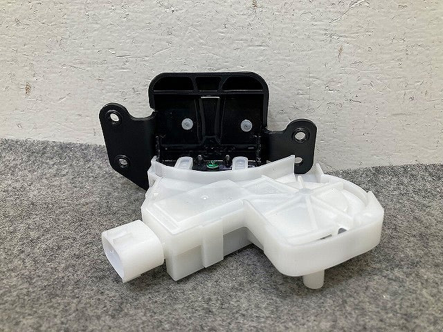 ヴォクシー VOXY 80系 ZRR80W/ZRR85W ZRR80G/ZRR85G 純正 リア ゲート ラッチ テールゲート トヨタ(151562)