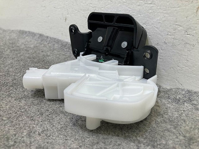 ヴォクシー VOXY 80系 ZRR80W/ZRR85W ZRR80G/ZRR85G 純正 リア ゲート ラッチ テールゲート トヨタ(151562)
