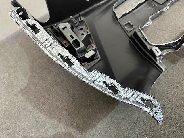 ルーミー/カスタム M900A/M910A 純正 フロント バンパー ソナー付 52119-B1450 ブライトシルバーメタリック S28 トヨタ(151573)