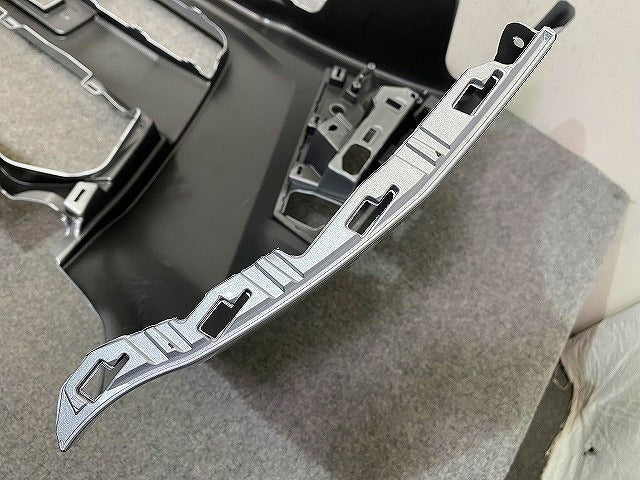 ルーミー/カスタム M900A/M910A 純正 フロント バンパー ソナー付 52119-B1450 ブライトシルバーメタリック S28 トヨタ(151573)