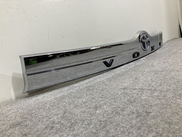 ヴォクシー VOXY 80系 ZRR80 ZRR85 ZWR80W 純正 前期 リア ガーニッシュ バックドアガーニッシュ 76811-28290/76801-28490 トヨタ(151596)