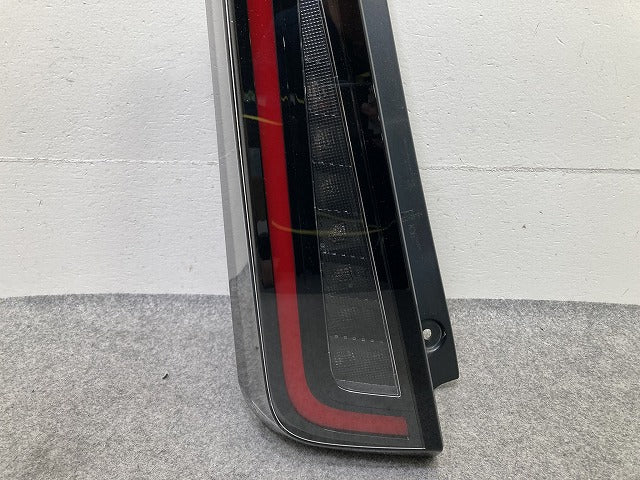 セレナ C28/NC28/GC28/FC28/FNC28/GFC28 純正 左 テールランプ/ライト/レンズ LED LH KOITO 220-2379Y 日産(151611)