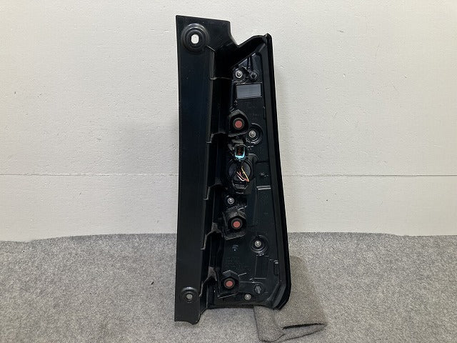 セレナ C28/NC28/GC28/FC28/FNC28/GFC28 純正 左 テールランプ/ライト/レンズ LED LH KOITO 220-2379Y 日産(151611)