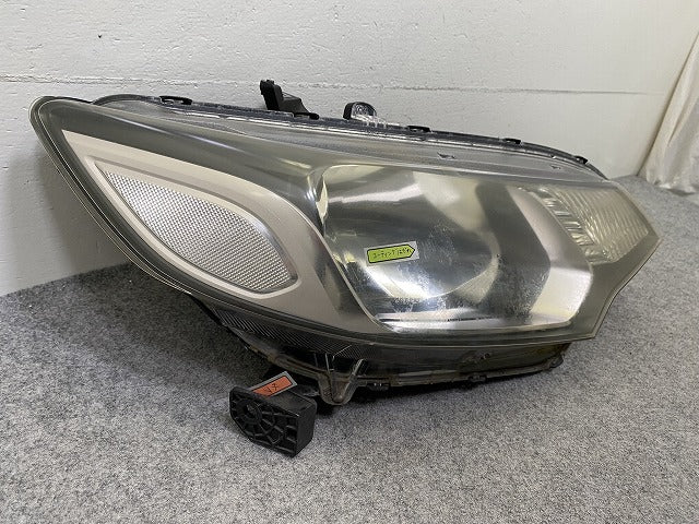 フィット GK3/GK4/GP5 純正 前期 右 ヘッドライト/ランプ ハロゲン レベライザー 刻印1 RH STANLEY W0349 ホンダ(151617)