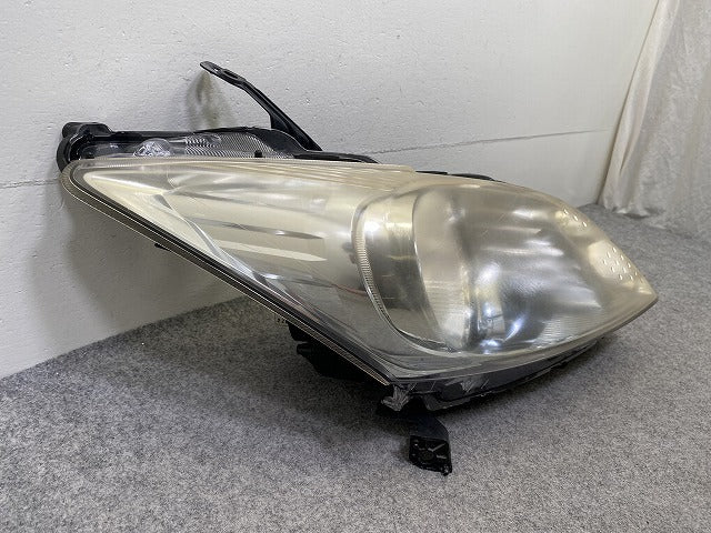 フリード GB3/GB4 純正 右 ヘッドライト/ランプ ハロゲン レベライザー AFS無 RH KOITO 100-62054 ホンダ(151618)