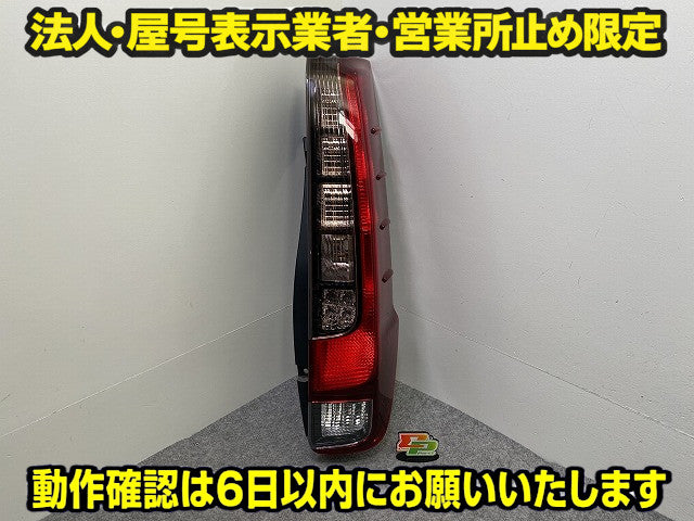 エスクァイア/ノア 80系 ZRR80/ZRR85/ZWR80 純正 前期 右 テールランプ/ライト/レンズ LED RH KOITO 28-231 81551-28550 トヨタ(151649)
