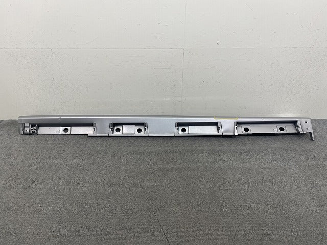 ヤリス KSP210/MXPA10/MXPA15/MXPH10/MXPH15 純正 左 サイドステップ/サイドスカート 75860-K0050 シルバーメタリック 1L0 トヨタ(151656)