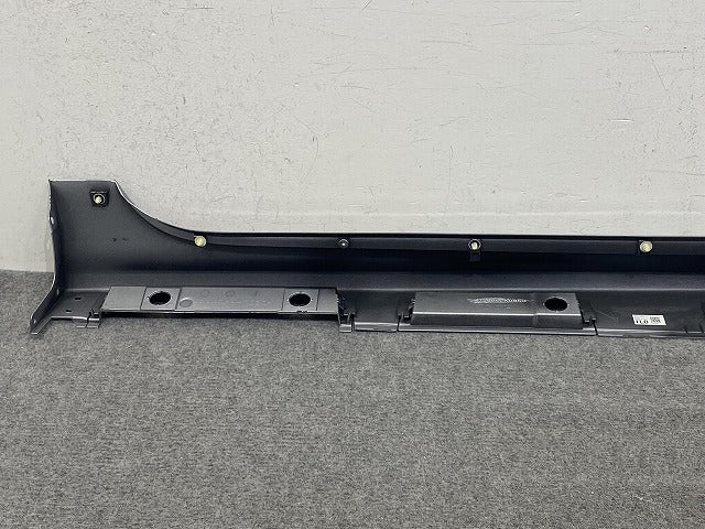 ヤリス KSP210/MXPA10/MXPA15/MXPH10/MXPH15 純正 左 サイドステップ/サイドスカート 75860-K0050 シルバーメタリック 1L0 トヨタ(151656)