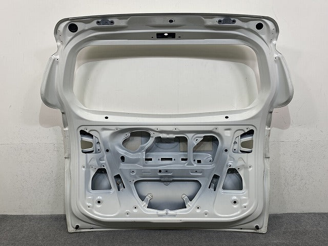 シエンタ 170系/NSP170G/NCP175G/NHP170G 純正 リアゲート/バックドア/リアハッチ ガーニッシュ付 ホワイトパール 070 トヨタ(151673)