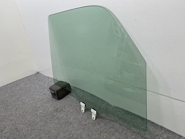 エブリィ/クリッパー NV100/スクラム/ミニキャブ DA17V/DR17V/DG17V/DS17V 純正 右 フロント ドア ガラス 43R-006702 スズキ(151681)