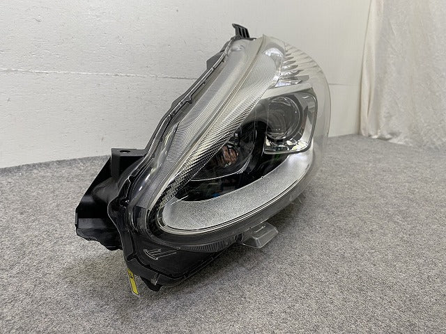 シエンタ 170系/NSP170G/NCP175G/NHP170G 純正 後期 左 ヘッドライト/ランプ レベライザーLED 刻印14 LH KOITO 52-334 トヨタ(151715)