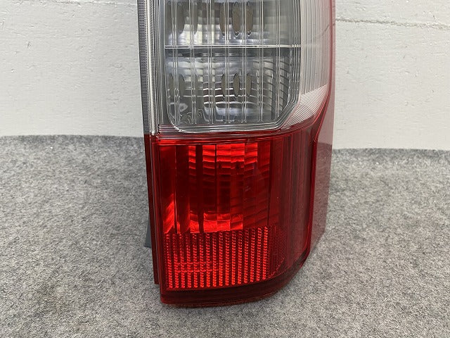 プロボックス/サクシード NCP160V/NCP165V/NHP160V 純正 右 テールランプ/ライト/レンズ ハロゲン RH ICHIKOH 52-280 トヨタ(151719)