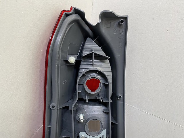 プロボックス/サクシード NCP160V/NCP165V/NHP160V 純正 右 テールランプ/ライト/レンズ ハロゲン RH ICHIKOH 52-280 トヨタ(151719)