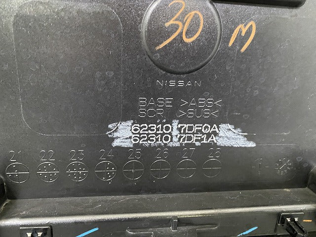 セレナ/ハイウェイスター C28/FC28/FNC28 GFC28 純正 前期 フロント グリル/ラジエーターグリル 62310 7DF0A ブラック 日産(151736)