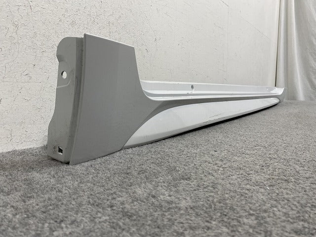 カローラ スポーツ 210系 NRE210H/NRE214H/ZWE211H/ZWE213H 純正 右 サイドステップ/サイドスカート RH 75850-12090 ホワイト 089(151737)